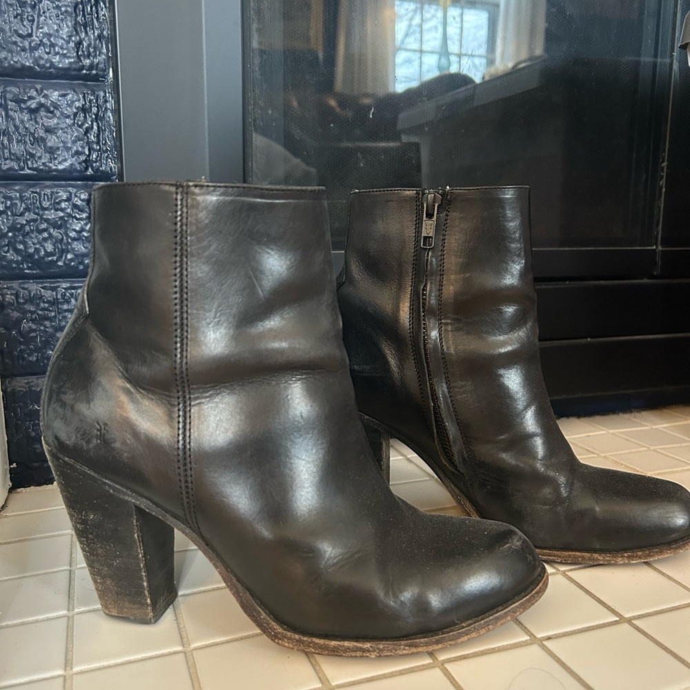 Frye black leather ankle boots with heel